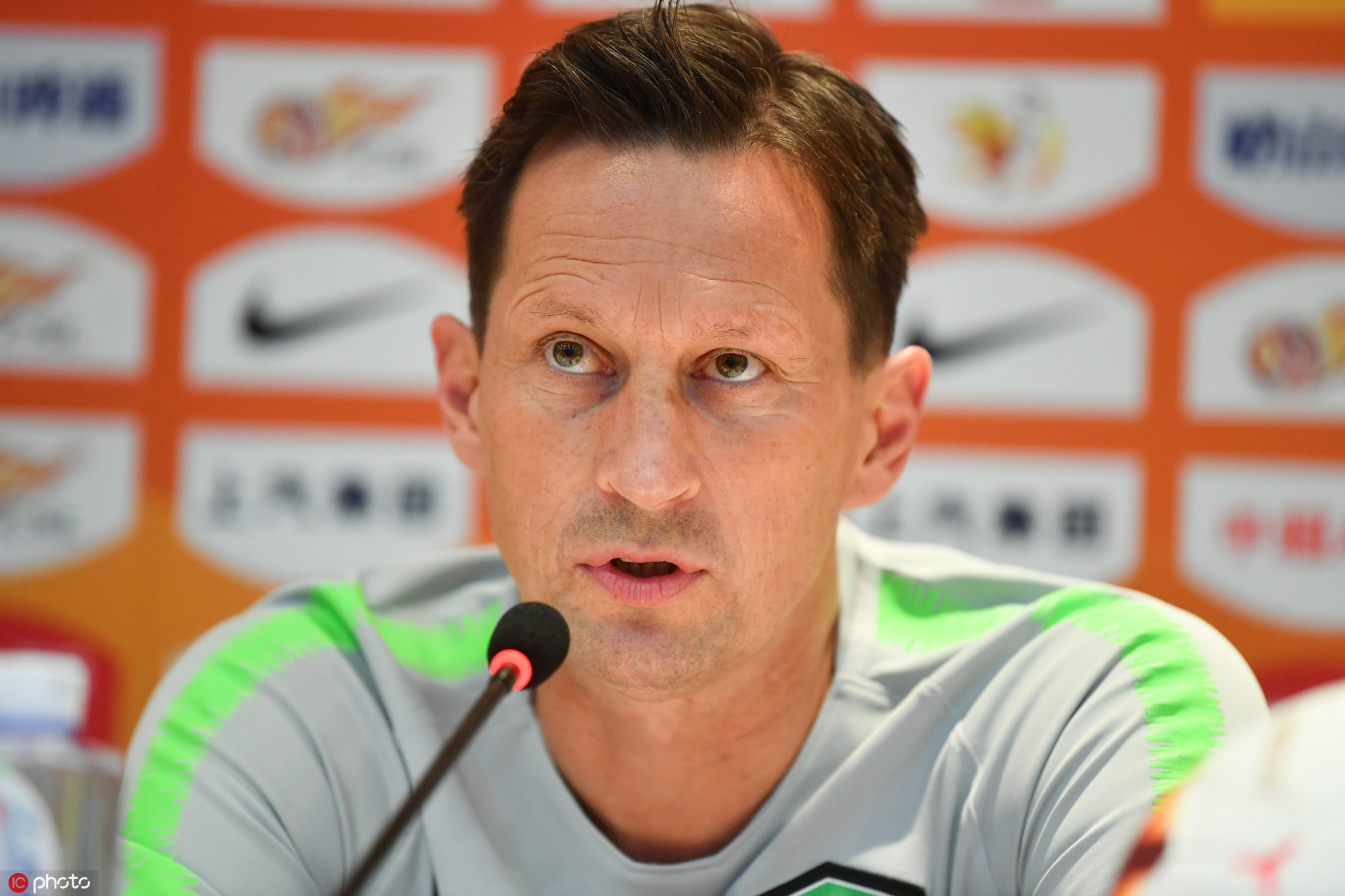 广州富力主帅调整首发，球员表态