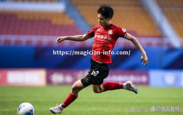 年轻球员在顶级赛事中展现出色表现