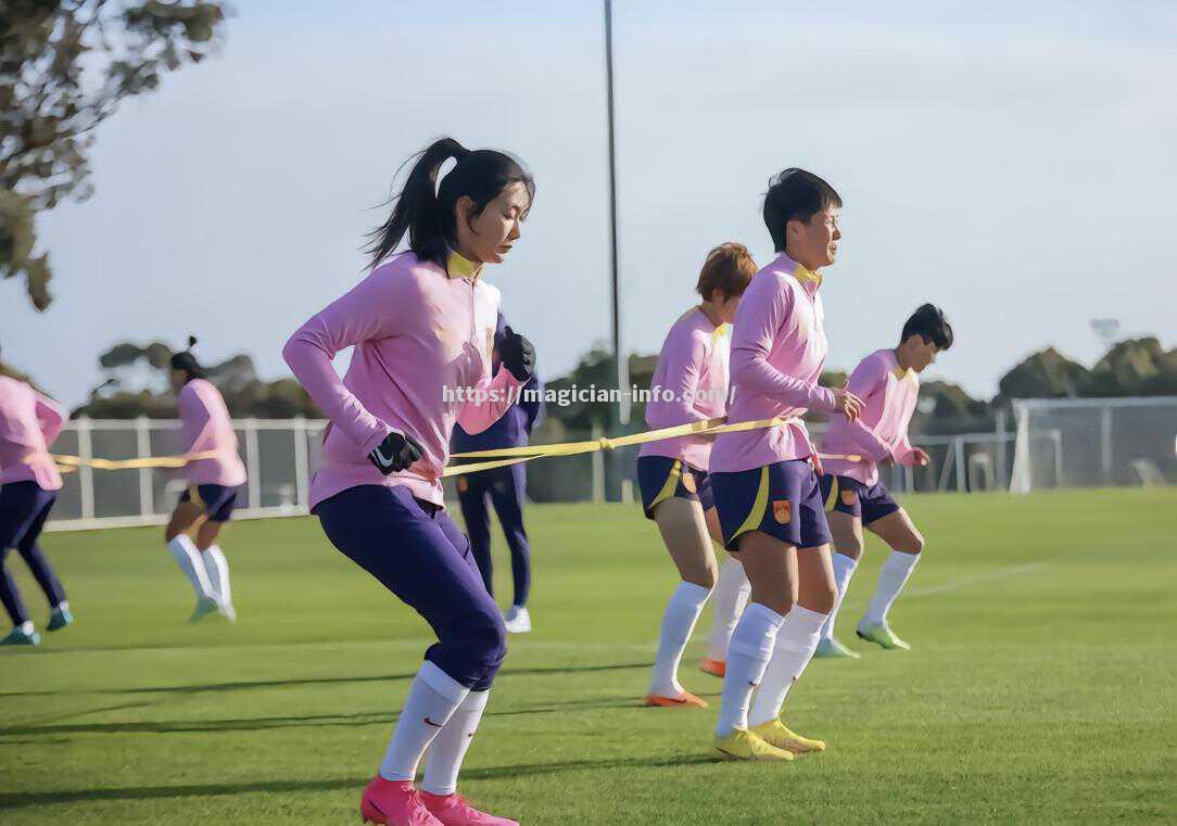 巴西女足备战热身赛，挑战赛场