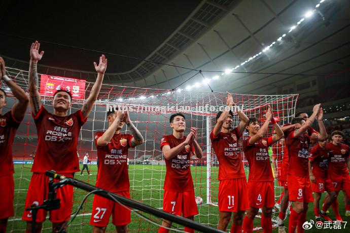 热血对拼！球赛将引来无数球迷热情呐喊