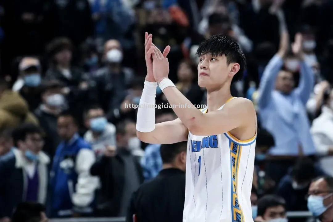 获得最佳防守球员奖的球员是谁？